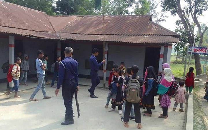 ফেনীতে ফুলকলি মডেল স্কুলে ভাংচুর