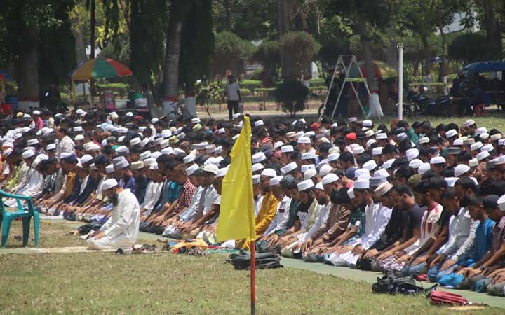 বৃষ্টি প্রার্থনায় ইসতিসকার নামাজ আদায় ইবি শিক্ষক-শিক্ষার্থীদের