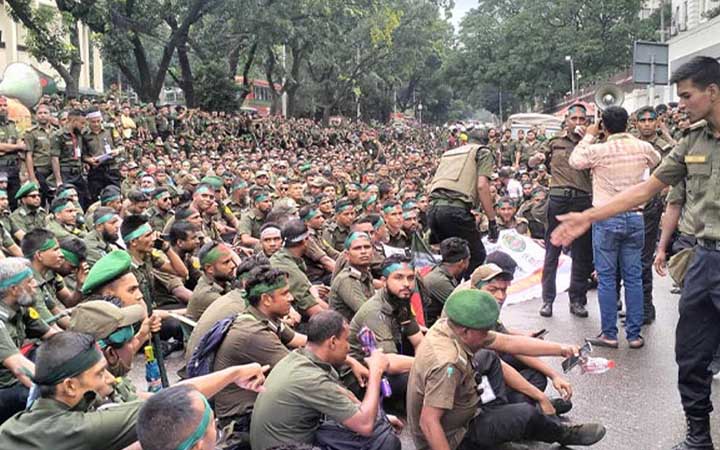 আনসার আন্দোলনে ইন্ধনদাতা ২ জন গ্রেপ্তার