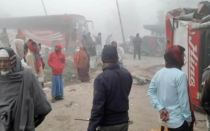 ট্রেনের সাথে বাসের সংঘর্ষে নিহত ১, আহত ২৫