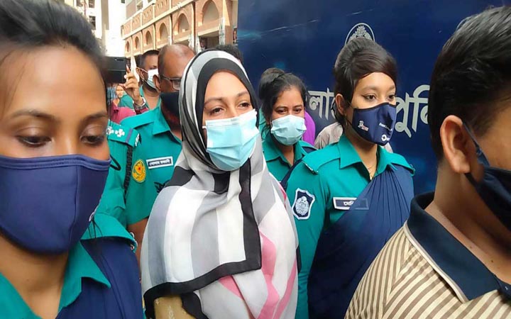 ৩ মামলায় ৮ দিনের রিমান্ডে মডেল পিয়াসা