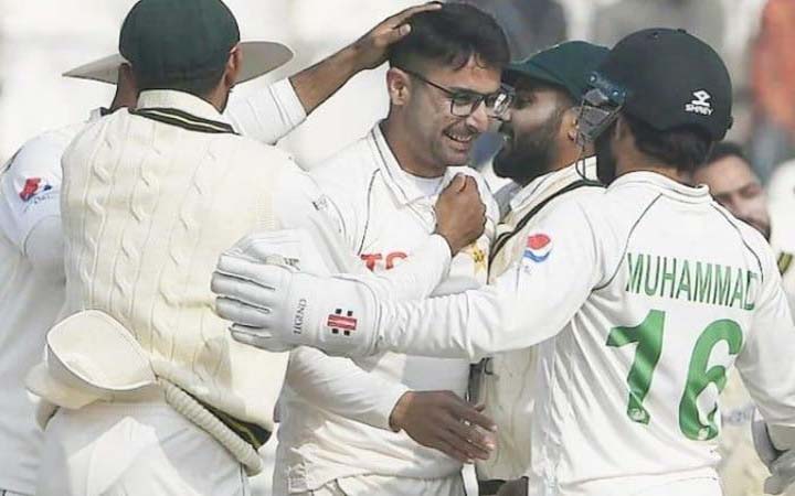 অভিষিক্ত আবরারের ঘূর্ণিতে প্রথম দিনই অলআউট ইংল্যান্ড