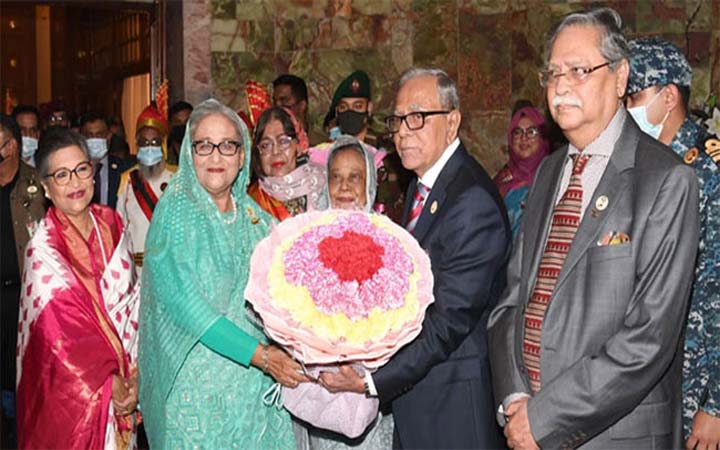 রাষ্ট্রপতির সাথে প্রধানমন্ত্রী ও নবনির্বাচিত রাষ্ট্রপতির সৌজন্য সাক্ষাৎ