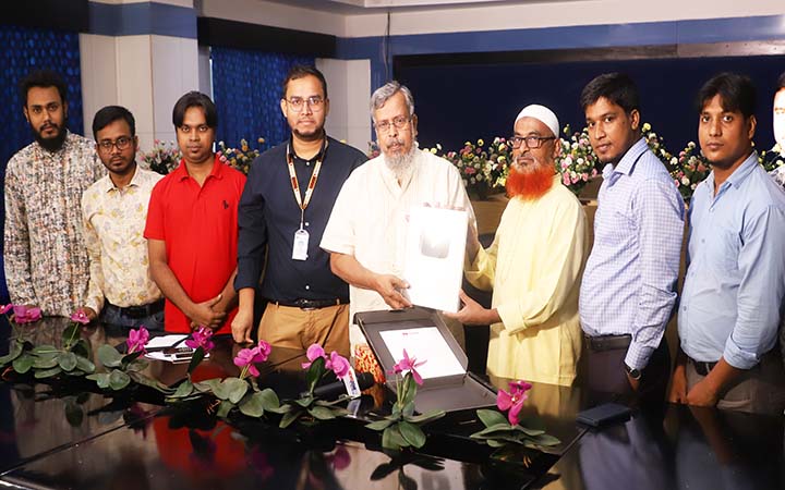 সিলভার বাটন স্বীকৃতি পেল নিউজজোনবিডি ডট কম