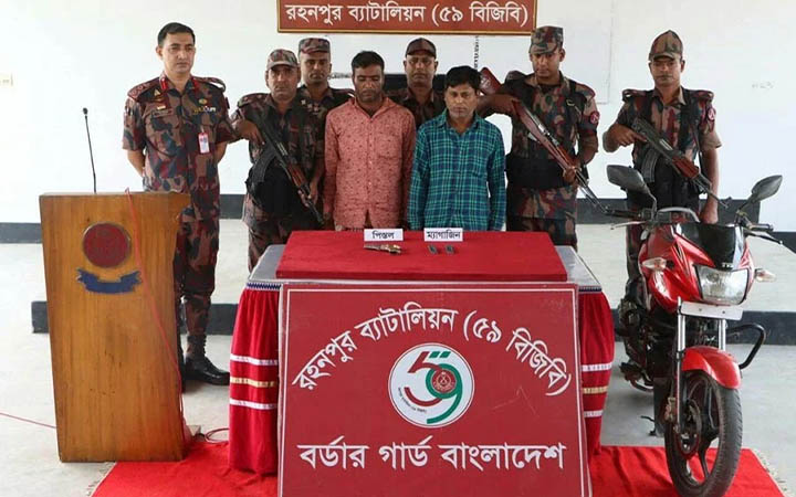 তেলকুপি সীমান্ত এলাকা থেকে পিস্তলসহ আটক ২, মোটরসাইকেল জব্দ