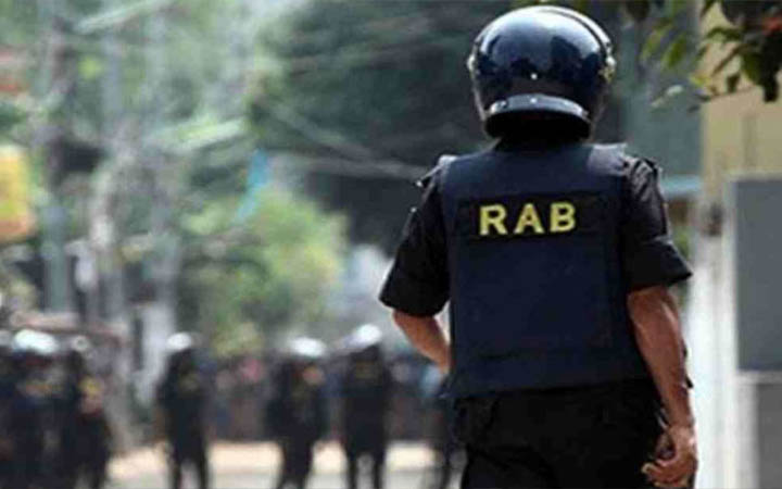 র‍্যাব সদস্যকে কুপিয়ে আসামি ছিনতাই