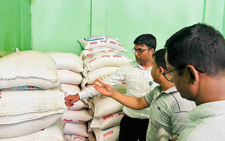 অভিযানে জব্দ করা ভারতীয় চিনি গেল এতিমখানায়