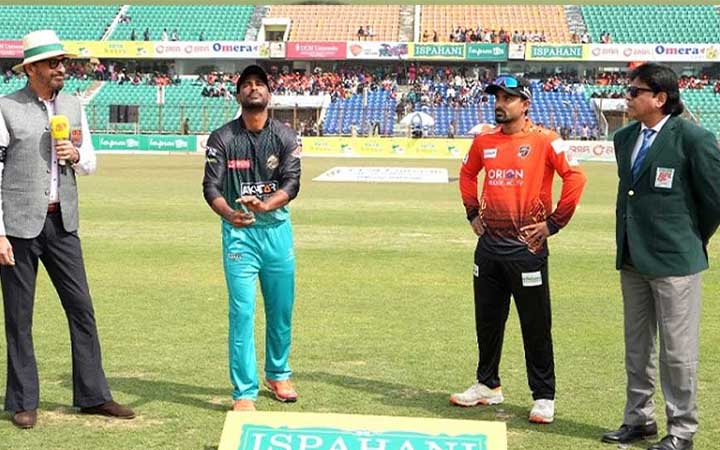 ঘরের মাঠে টসে জিতে ফিল্ডিংয়ে চট্টগ্রাম
