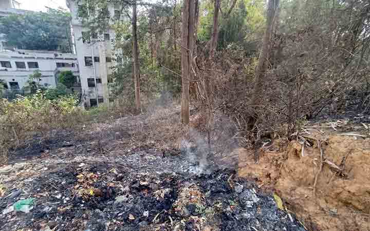 কুবির পাহাড়ে ফের আগুন; টনক নড়ছে না কুবি প্রশাসনের