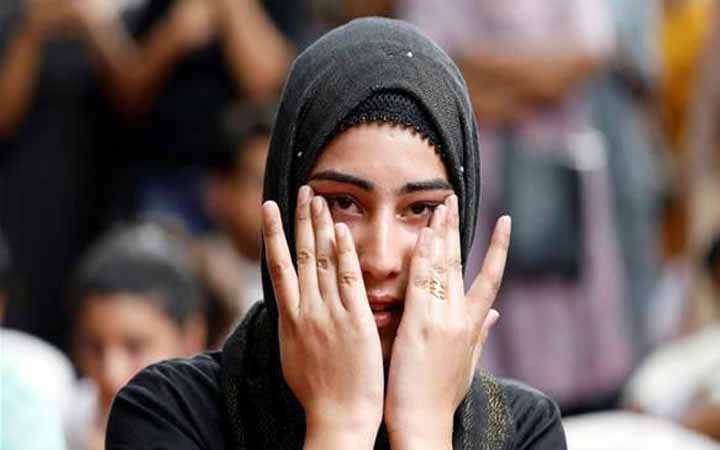 ভয় আর  আতঙ্কে কাশ্মিরি মেয়েরা