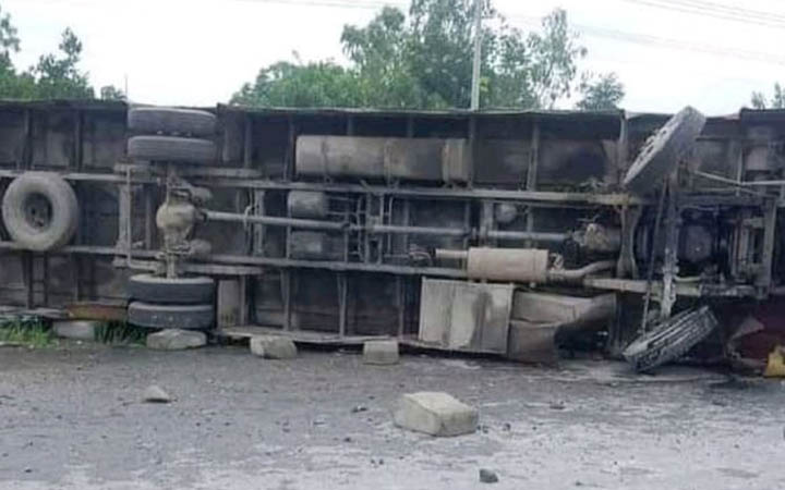 বগুড়ায় রংপুরগামী বাস উল্টে নিহত ২