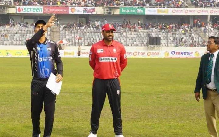 টস জিতে ফিল্ডিংয়ে বরিশাল