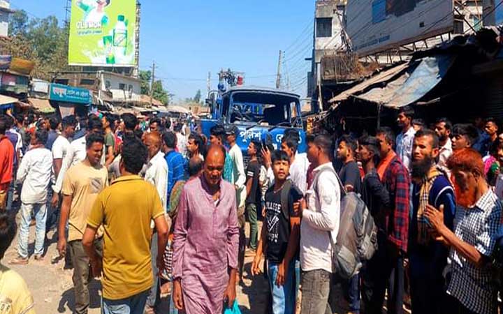 গোবিন্দগঞ্জে পুলিশের রেকার গাড়ির ধাক্কায় রিকশাচালক নিহত
