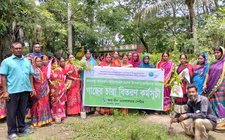 ঘূর্ণিঝড়ের প্রভাব মোকাবেলায় আদ্-দ্বীনের উদ্যোগে গাছের চারা বিতরণ