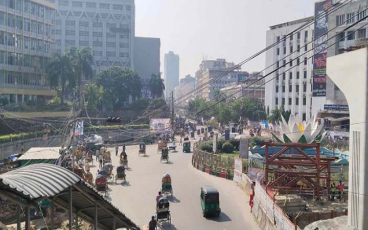 অবরোধে রাজধানীর সাথে সারাদেশের যোগাযোগ বিচ্ছিন্ন