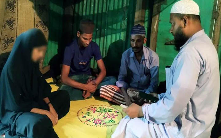 মুঠোফোনে প্রেম,পালিয়ে এসে দেখেন প্রেমিক দৃষ্টিহীন