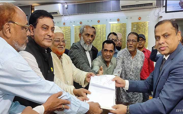 আলোচিত সাংসদ একরামুলের সঙ্গে স্বতন্ত্র প্রার্থী শাহিনের মনোনয়নপত্র জমা