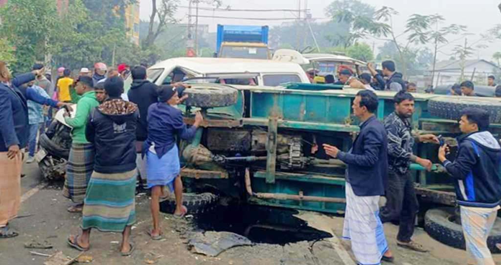 ফটিকছড়িতে সড়ক দুর্ঘটনায় আহত ৭