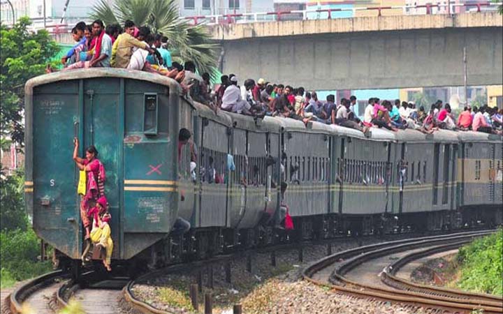 নাশকতার ঝুঁকি : ৫টি লোকাল ট্রেন বন্ধ