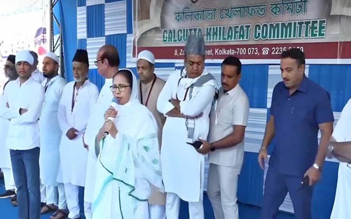 খুশির ঈদে শান্তির বার্তা দিলেন মমতা