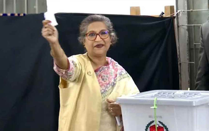 গুলশানে ভোট দিলেন শেখ রেহানা