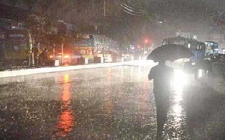 অবশেষে রাজধানীতে ঝড়-বৃষ্টি