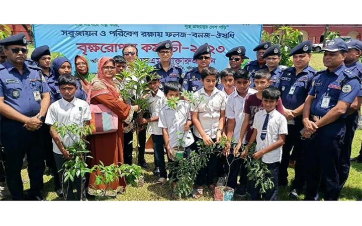 বরিশাল জেলা পুলিশের বৃক্ষরোপণ কর্মসূচি