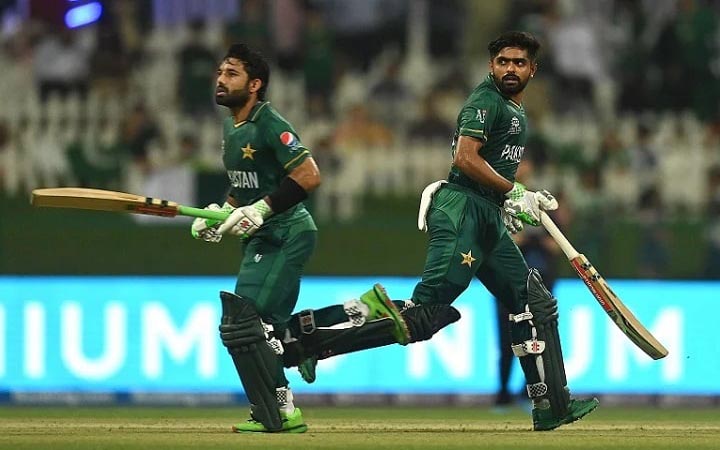 পিসিবির কেন্দ্রীয় চুক্তিতে সই করছেন না বাবর-রিজওয়ানরা