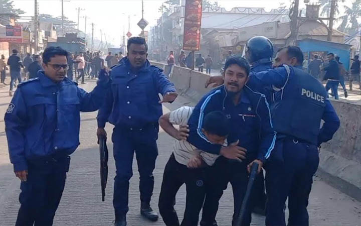 নোয়াখালীতে মিছিল থেকে বিএনপির ৩ নেতা গ্রেপ্তার