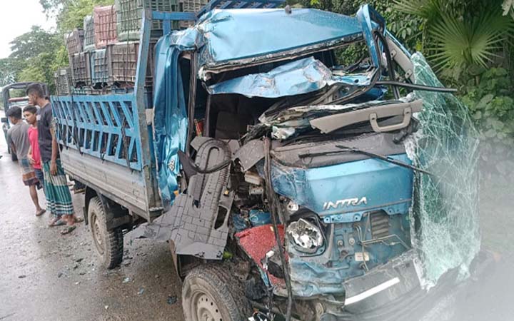 ঝিনাইদহে বাস-পিকআপ সংঘর্ষে যুবক নিহত