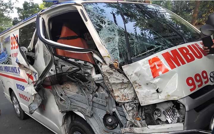 ঝিকরগাছায় সড়ক দূর্ঘটনায় ঝরলো শিশুসহ  ৩ প্রাণ