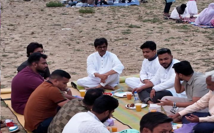 গোমতীর তীরে ইফতার করলেন কৃষিমন্ত্রী