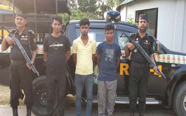১০ হাজার ইয়াবা ও ৪ কেজি গাঁজাসহ আটক ৪