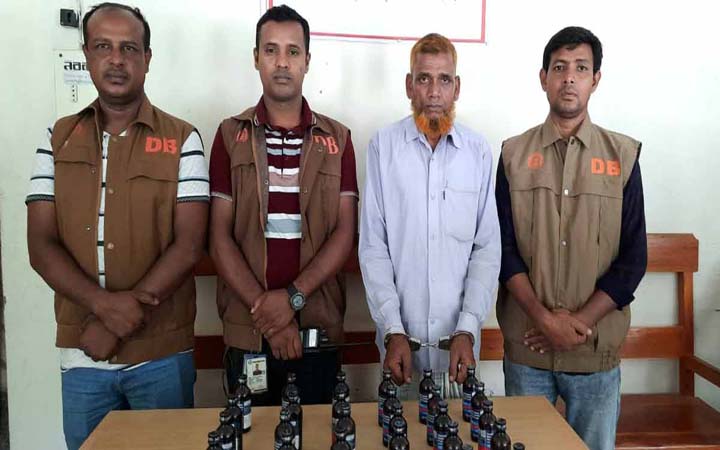 নেত্রকোনায় ফেনসিডিলসহ মাদক কারবারি আটক