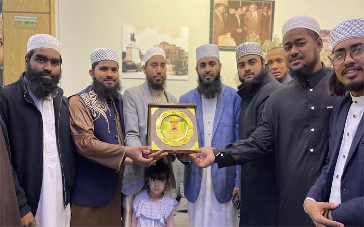 প্রিয় ক্যাম্পাসে স্মৃতিকাতর মিজানুর রহমান আজহারী