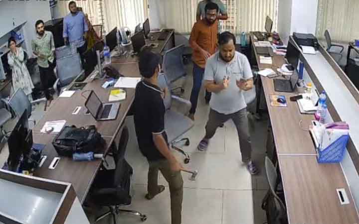 দুই কোটি টাকা দেন, নইলে ব্যবসা গুটিয়ে ফেলেন