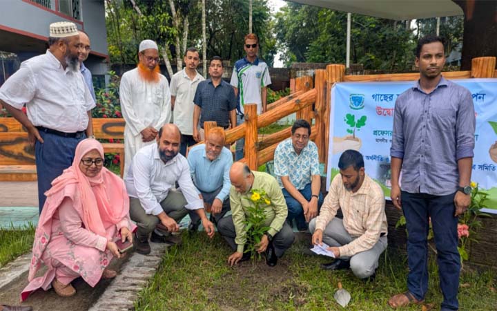 বাকৃবিতে বৃক্ষরোপণ কর্মসূচির উদ্বোধন