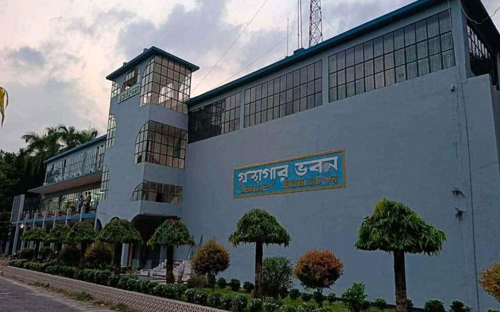 শিক্ষার্থীদের দাবিতে পুরোনো সময়সূচিতে ফিরল বাকৃবি লাইব্রেরি