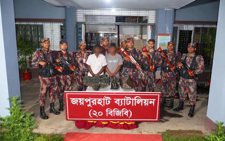 জয়পুরহাটে কষ্টিপাথরের মূর্তি উদ্ধার, আটক ২