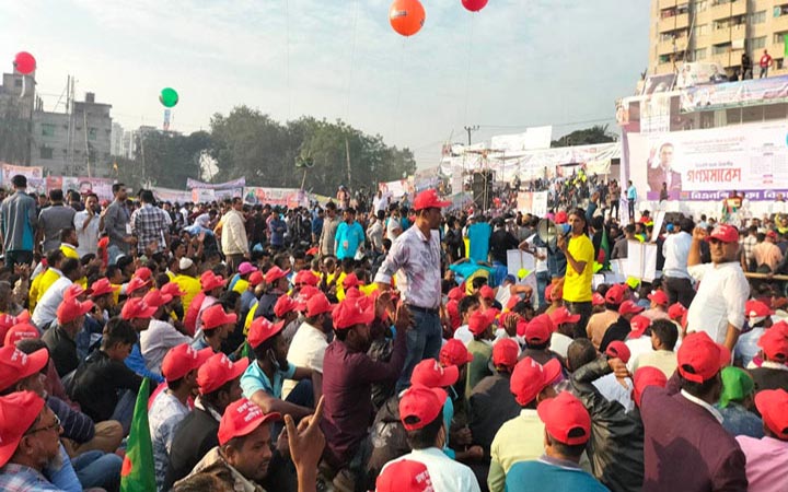 মিছিল-স্লোগানে মুখরিত গোলাপবাগ মাঠ