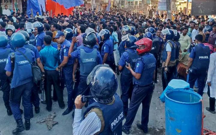 লক্ষ্মীপুরে পুলিশ-বিএনপি সংঘর্ষে নিহত ১