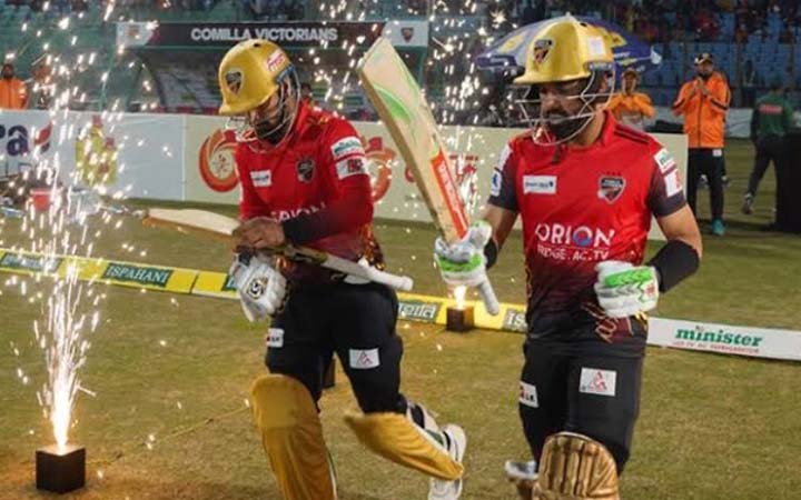 টস জিতে কুমিল্লাকে ব্যাটিংয়ে পাঠালো ঢাকা