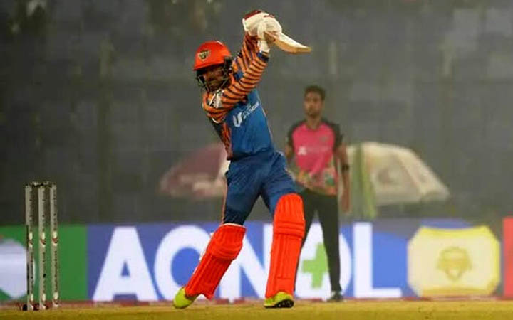 শেষ ওভারে ছক্কায় রুদ্ধশ্বাস জয়, সেরা চারে খুলনা