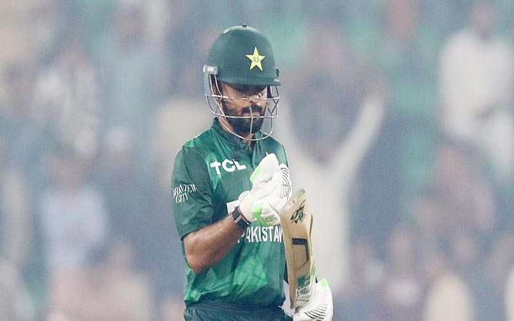 বাবরের বিশ্বরেকর্ড, সমতায় ফিরলো পাকিস্তান