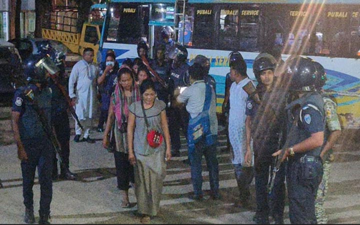 বান্দরবানে যৌথ অভিযানে নারীসহ আটক ৪৯