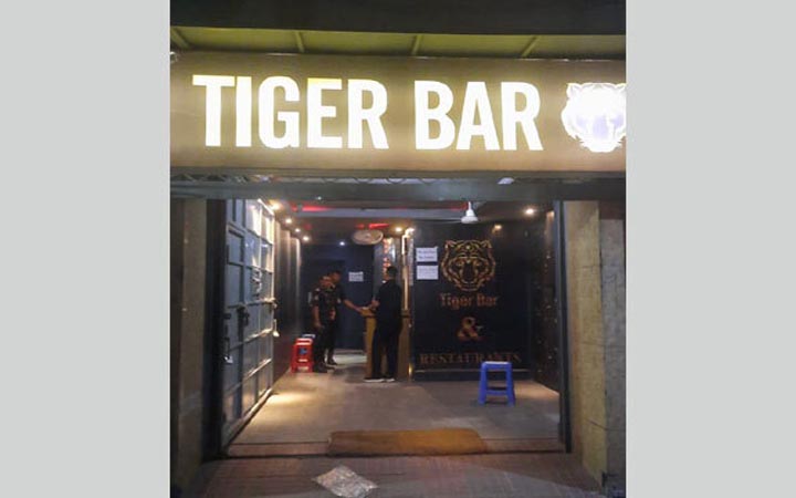 আব্দুল্লাহপুরে অবৈধ বারে অভিযান চালাচ্ছে র‍্যাব