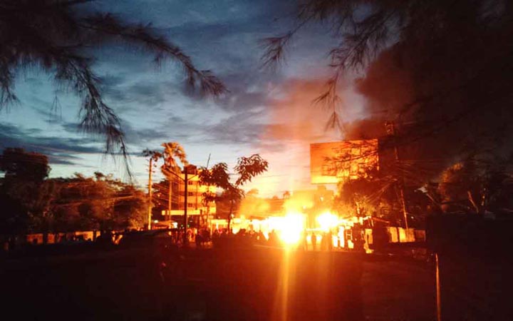 বরিশালে বিআরটিসি বাসে অগ্নিসংযোগ