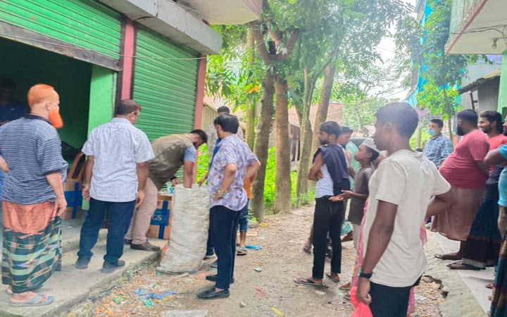 বরিশালে কাস্টমসের অভিযানে নকল সিগারেট জব্দ