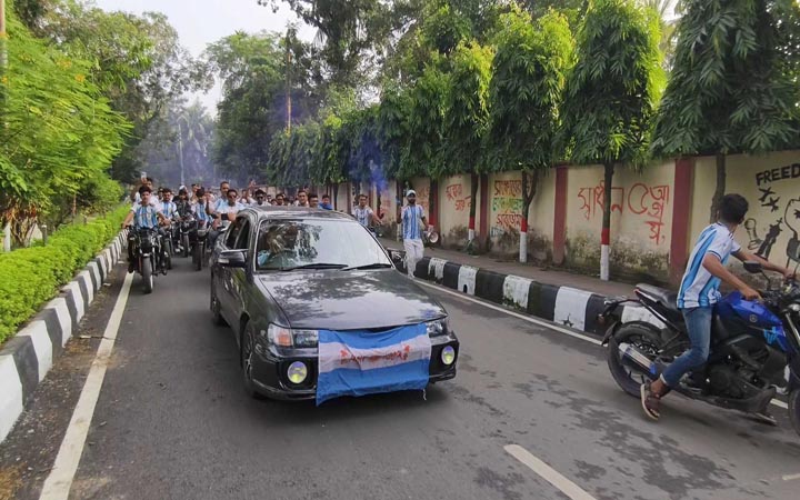 বরিশালে আর্জেন্টিনার সমর্থকদের বর্ণাঢ্য মোটর শোভাযাত্রা