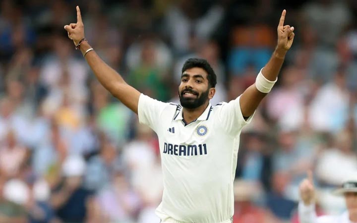 ওয়াসিম আকরামকে পেছনে ফেললেন বুমরাহ